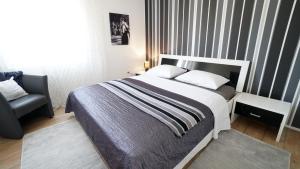 Een bed of bedden in een kamer bij Apartments Ella