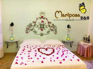 سرير أو أسرّة في غرفة في B&B Mariposa