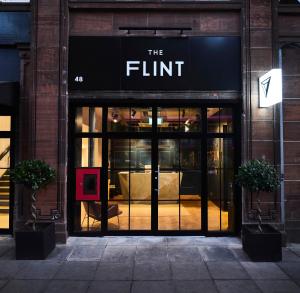 un negozio con un cartello che legge il noleggio di The Flint a Belfast