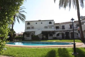 Bazén v ubytování Apartamento Oasis Park nebo v jeho okolí