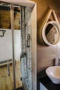 a bathroom with a shower and a sink at Casa Roaz in Setúbal