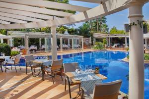 Bazén v ubytovaní Boutiquehotel El Coto alebo v jeho blízkosti