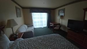 TV a/nebo společenská místnost v ubytování Palace Inn & Suites