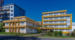 a building with a hotel on the side of a street at Hotel Melillanca in Valdivia