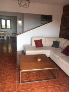 Posezení v ubytování Villa Christina with private pool in Saronida, near stunning beaches, Athens airport & Sounio