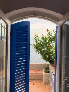a blue door with a view of the ocean at Casa delle Galee in Scilla