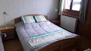 Ένα ή περισσότερα κρεβάτια σε δωμάτιο στο Meublé de tourisme