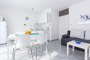 Kuchyňa alebo kuchynka v ubytovaní Apartments Krajina