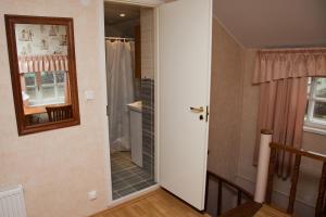 Kopalnica v nastanitvi Repo Hotel
