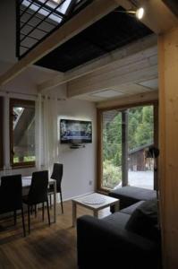 Μια τηλεόραση ή/και κέντρο ψυχαγωγίας στο Domek na szlaku Rysianka Beskidy +15 φωτογραφίες