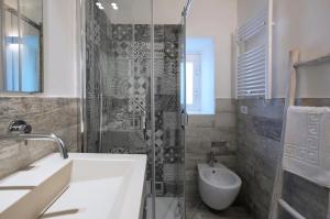 A bathroom at Approdo 36