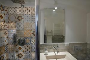A bathroom at Approdo 36