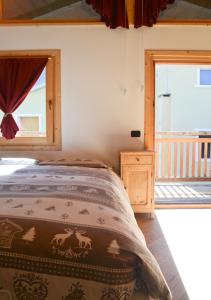 
a bedroom with a bed and a window at Premesan3 in Bormio
