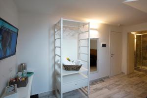 A television and/or entertainment centre at Approdo 36