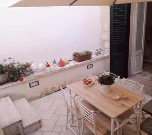 A seating area at Li Frati Casa Vacanze