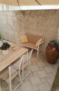 A seating area at Li Frati Casa Vacanze