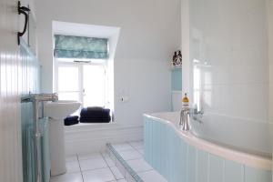 Gallery image of Strawberry Cottage in Cheddar +30 photos