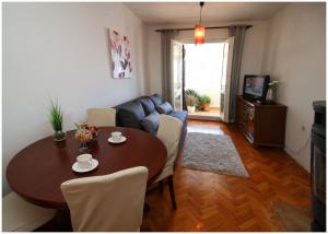 a living room with a table and a couch at Apartment Slavko in Primošten
