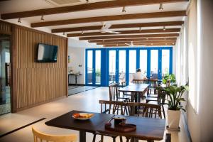 Телевизор и/или развлекательный центр в Santori Hotel Da Nang Bay