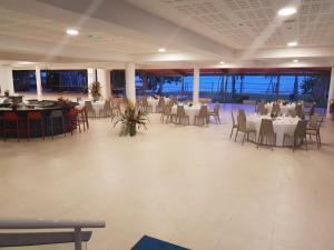 Restaurant o un lloc per menjar a Arawak Beach Resort