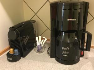 a coffee maker sitting next to a blender on a counter at Steiner Strandappartements Appartement 308 Süd- Landseite in Stein