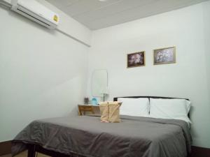 Rúm í herbergi á TT Hostel Chiangrai