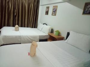 Rúm í herbergi á TT Hostel Chiangrai
