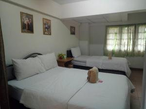 Rúm í herbergi á TT Hostel Chiangrai