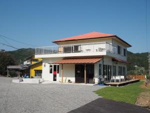 Gallery image of Guesthouse ＆ Beach Cafe Fuego in Hyuga
