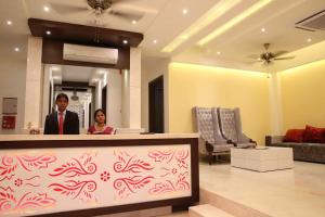 Ο χώρος του λόμπι ή της ρεσεψιόν στο Hotel Taj Villa- Agra