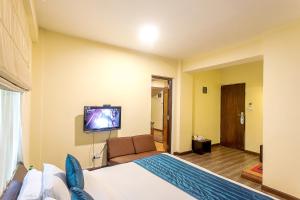 Μια τηλεόραση ή/και κέντρο ψυχαγωγίας στο Gaju Suite Hotel