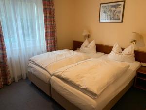 Ein Bett oder Betten in einem Zimmer der Unterkunft Gästehaus Alpinia