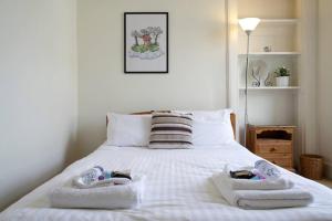 a bedroom with a bed with towels on it at Grindlay Street Residence, 2 Bedroom, 2 Bathroom apartment close to Castle in Edinburgh