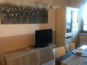 Televízia a/alebo spoločenská miestnosť v ubytovaní Country Suite Home