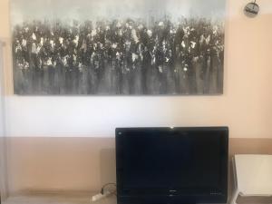 Televízia a/alebo spoločenská miestnosť v ubytovaní Country Suite Home