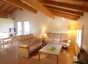 a living room with a couch and a table at Ihi-Toki in Saint-Pée-sur-Nivelle