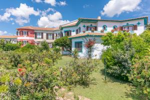Сад в Hotel Stefania Boutique Hotel by the Beach