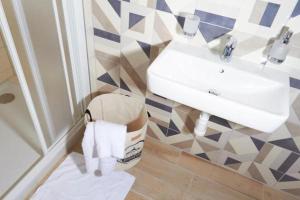 a bathroom with a sink and a toilet with towels at APARTMÁNY RYBNÍČEK in Staré Město