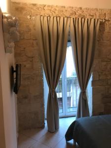 A bed or beds in a room at PIETRAVIVA