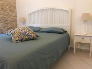 A bed or beds in a room at PIETRAVIVA