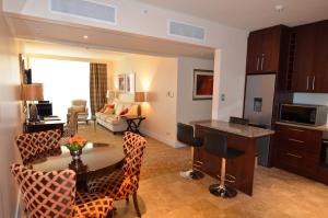 Nhà bếp/bếp nhỏ tại Taj Luxury Suite