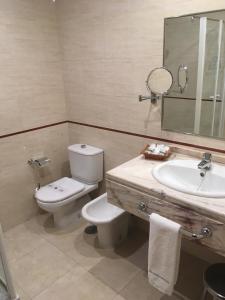 Łazienka w obiekcie Hotel Manolo Mayo