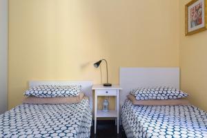 A bed or beds in a room at Diamond Apartment
