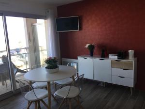 TV a/nebo společenská místnost v ubytování La plage