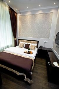 a bedroom with a large bed and a desk at Boutique Hotel Leningrad in Saint Petersburg