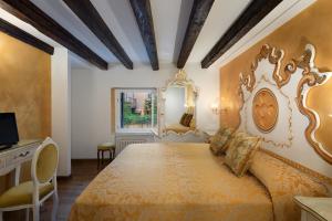 Postel nebo postele na pokoji v ubytování Hotel Giorgione + 37 fotografií
