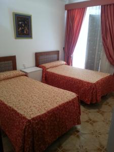 a room with three beds and a window at Casa Rural La Verdura in Ubrique