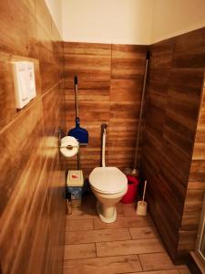 Koupelna v ubytování Ráday Apartman