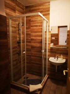 Koupelna v ubytování Ráday Apartman