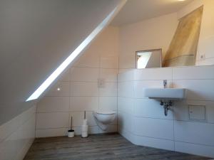 a bathroom with a sink and a toilet at Historisches Ambiente mitten im Zentrum in Eberswalde